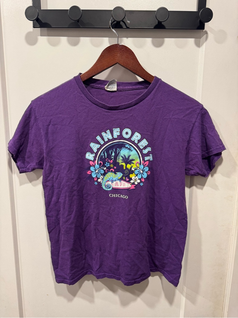Rainforest Cafe Chicago Women’s Purple Graphic Tee (L)